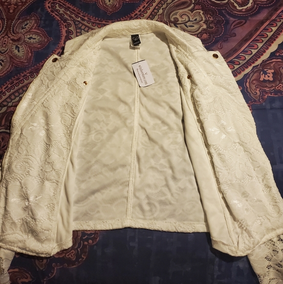 White lacy blazer - Picture 3 of 4